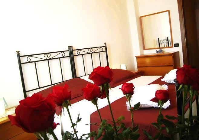 Bed And Breakfast Due Leoni Torri Del Benaco Quarto foto