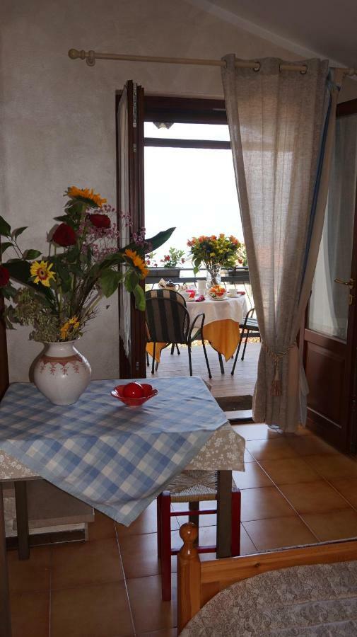 Bed And Breakfast Due Leoni Torri Del Benaco Exterior foto